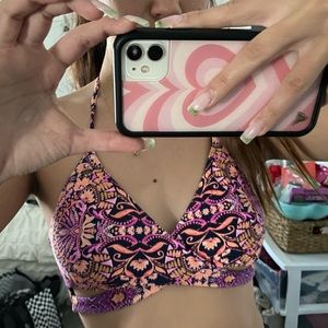 brand new o’neil swimsuit top! in amazing condition, never worn! size small